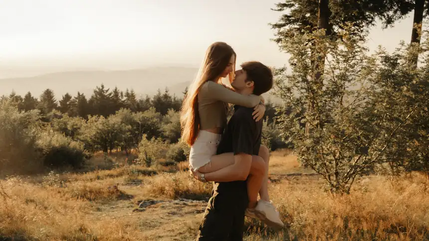 Paar bei einer entspannten Porträtsession